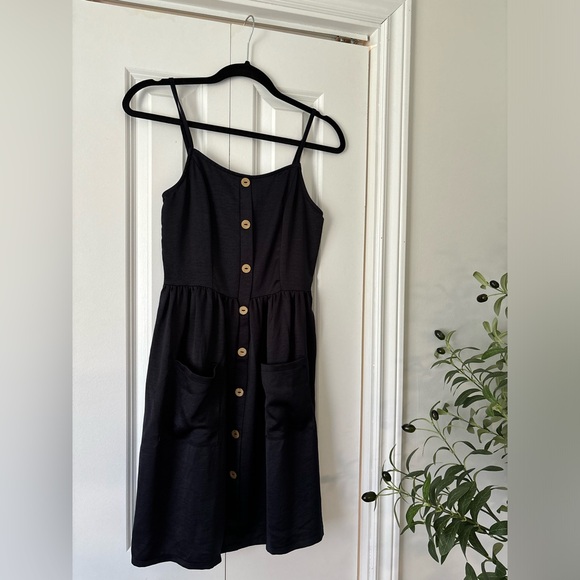 Brand new SHEIN dress with buttons and pockets - Picture 1 of 9